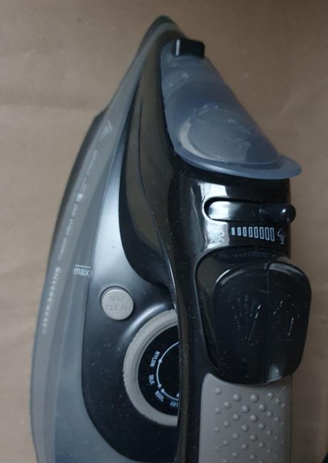 Bezkablova naparovacia zehlicka, 