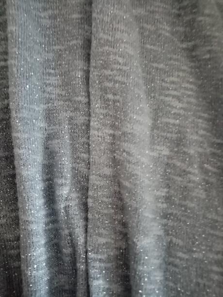 Elastický trblietavý pulovrik, 