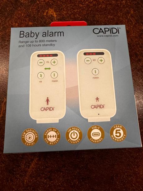 Vysielačka pestúnka, capidi