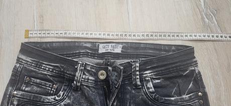 Šedé džínsy, gate,s