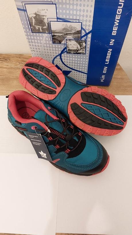 Trekové tenisky, 35