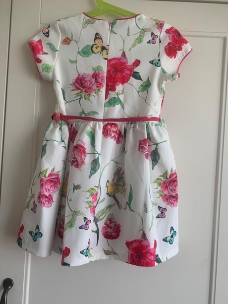 Nádherne šaty, 104