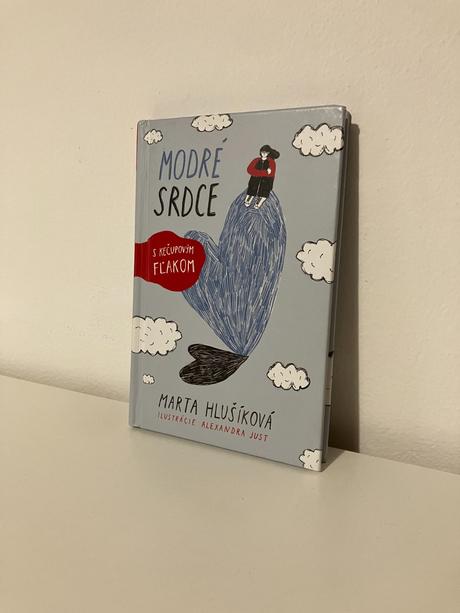 Kniha - modré srdce s kečupovým fľakom, 