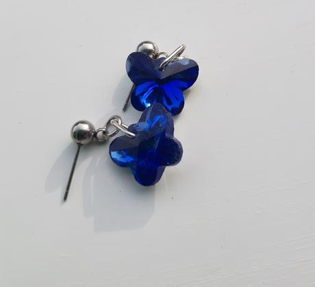 Nausnice modre motyle, 