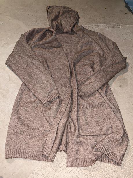 Svetre a kardigany, 40