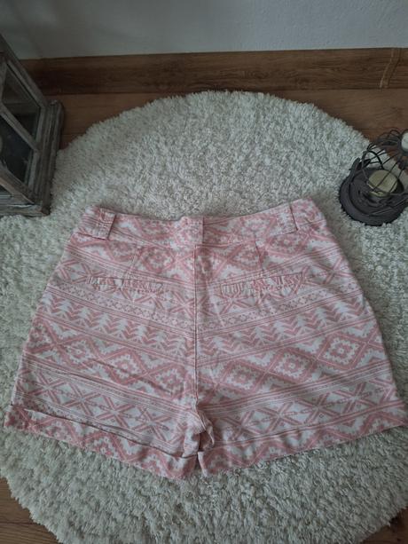 Šortky, atmosphere,s