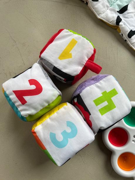 Kontrastne senzoricke hracky pre babatko, 