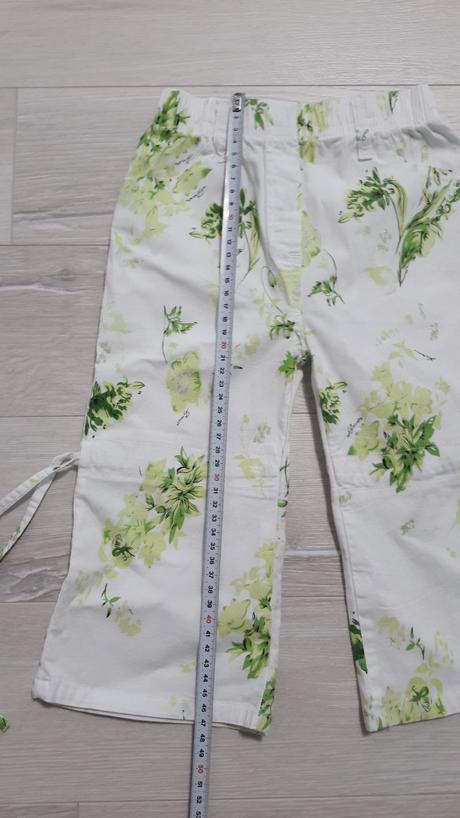 Kvetinkové nohavice, 98
