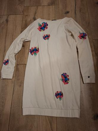 Teplakove saty s vysivanymi kvetmi ci tunika, s