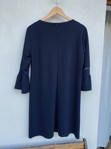 Spoločenské krátke šaty s volánovými rukávmi, m