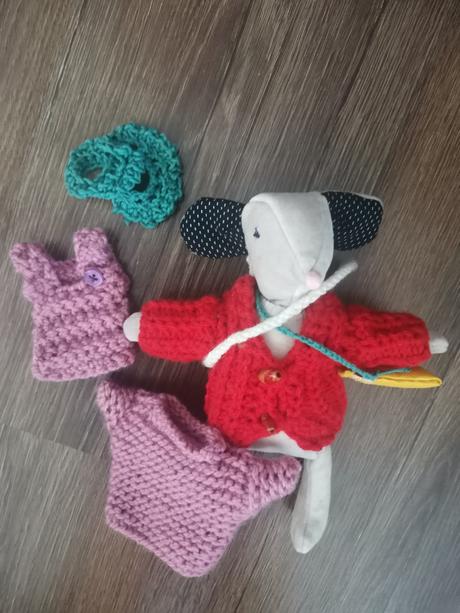 Mysicka a oblecenie uz s poštou,