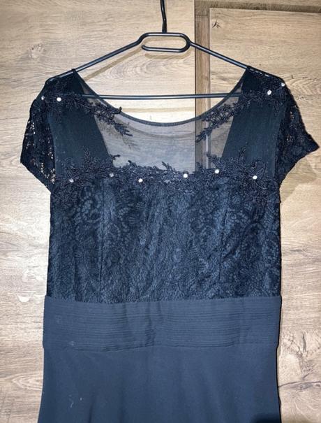 Čierne spoločenské šaty, 