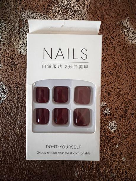 Nalepovacie nechty na nohy, 