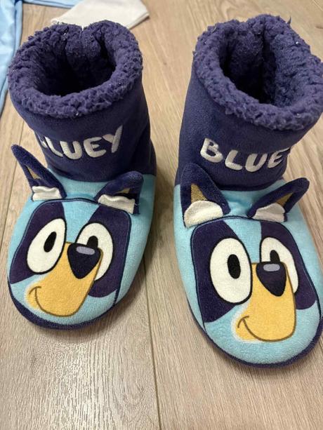 Predám kostým bluey 130-140 a papučky, 