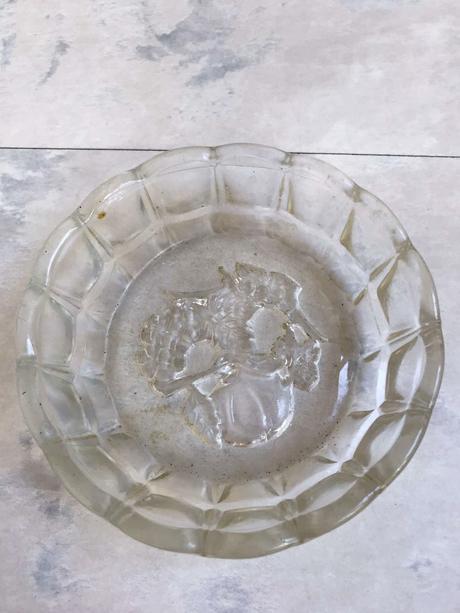 Starožitná mištička z hrubého skla,