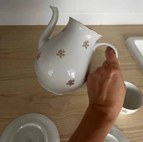 Bielo - zlatá porcelánová čajová súprava bohemia,