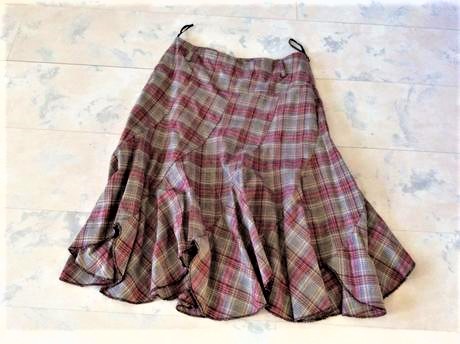 Extravagantná sukňa, l