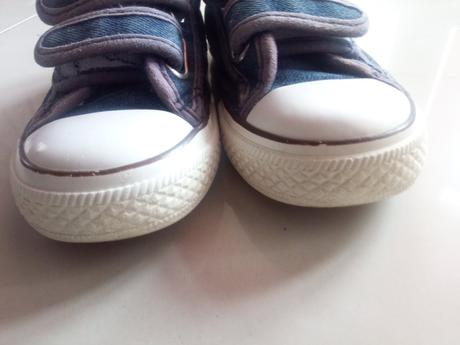 Veľmi pekne tenisky, 25