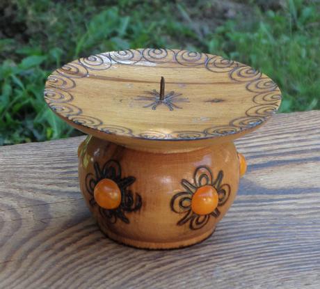 Starý drevený svietnik, 