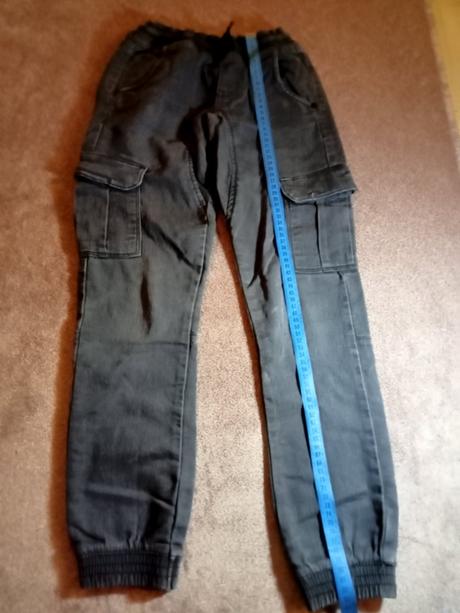 Riflové nohavice, chapter young,152