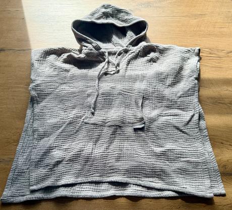 Mušelínové pončo loveki, 104