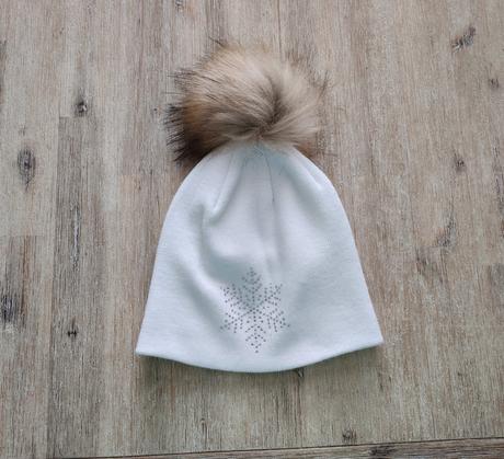 Biela čiapka s brmbolcom, 74