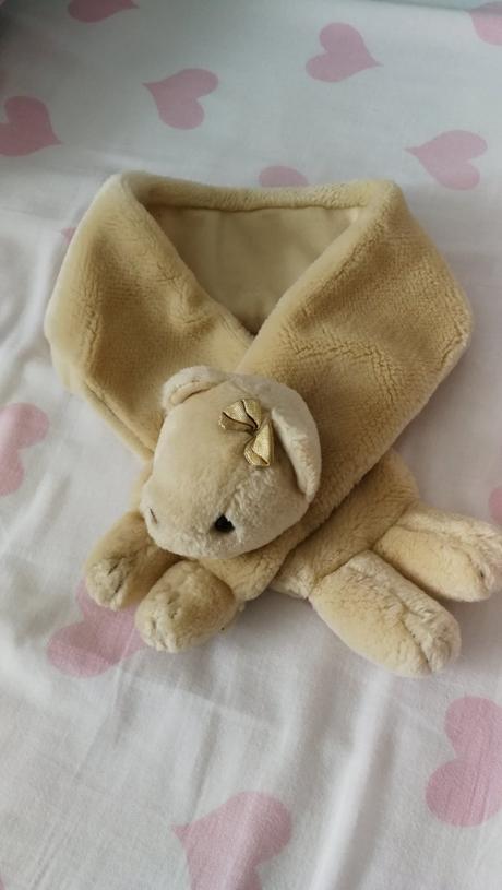 Chlpatý šálik s mackom,