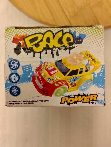 Zberateľ retro svietiace autíčko raco crazy racing,