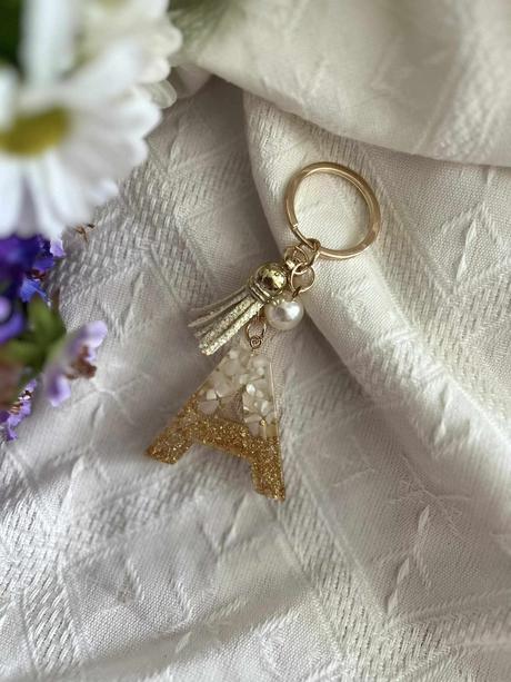 Ručne vyrobené živicové kľúčenky, 