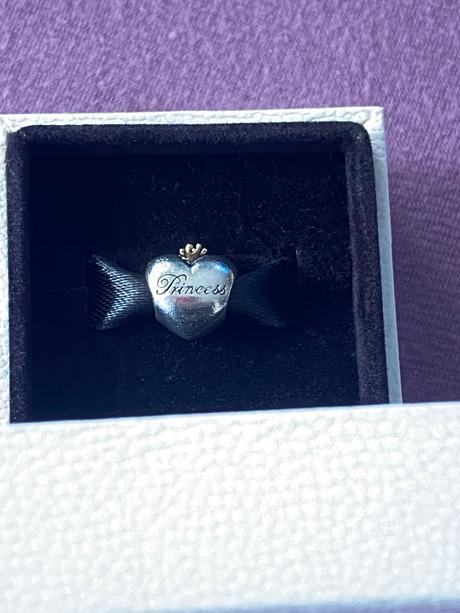 Pandora bicolor srdiecko, pandora