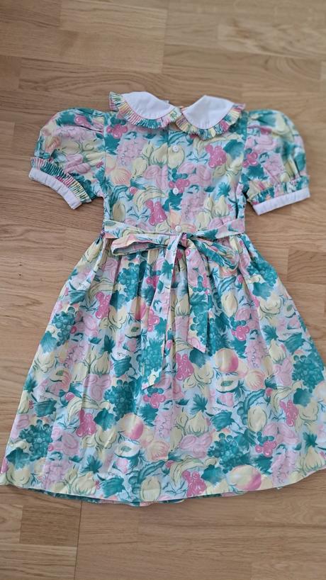 Krásne šatky heskia 116, top stav, 116