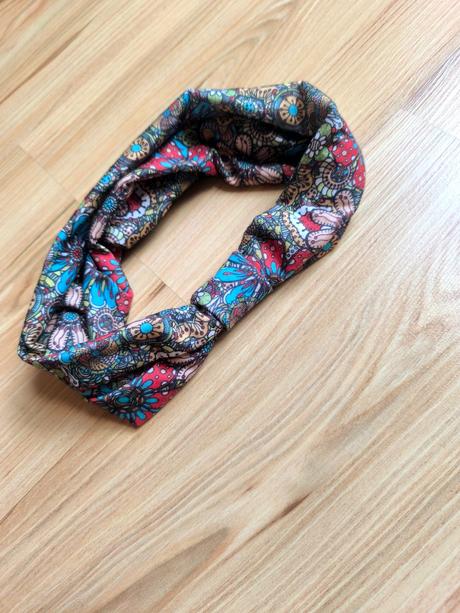 Farebná látková čelenka, 