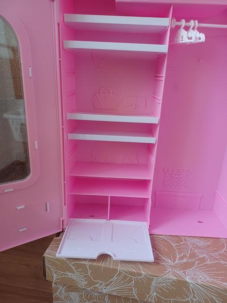 Skriňa pre bábiky, 