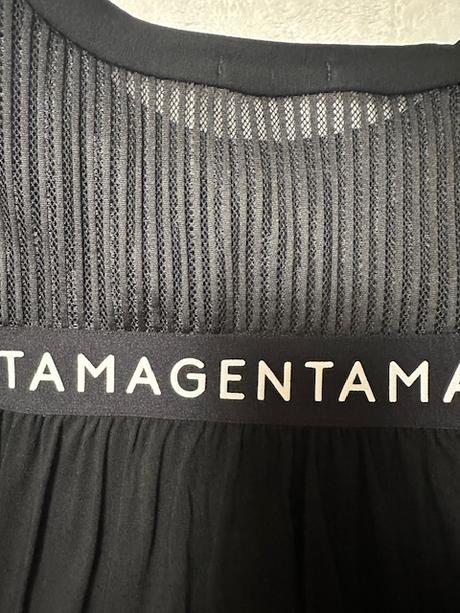 Pekné čierne športové šaty s vreckami zn. magenta, l / m