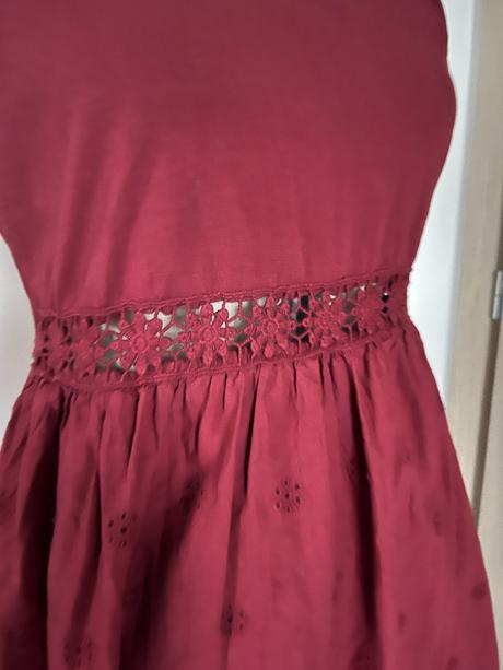 Bordové šaty s krajkou, 
