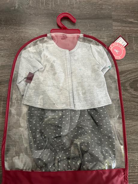 Götz nove oblecenie sive so zelenou čiapočkou, 