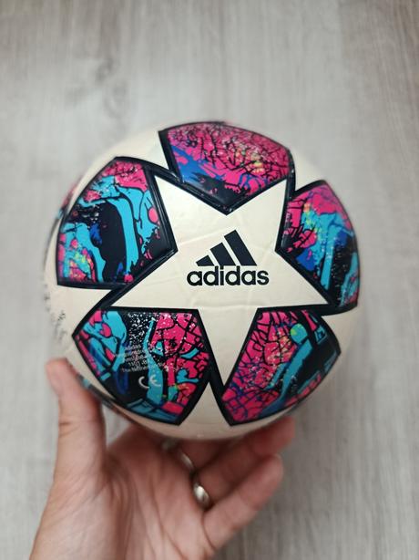 Adidas lopta mala, 