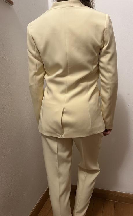Kostým bledožltý, mohito,32