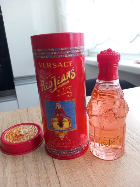 Parfém versace red jeans,