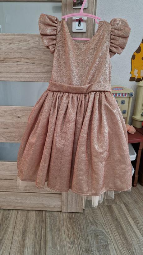 Slávnostné šaty, 128