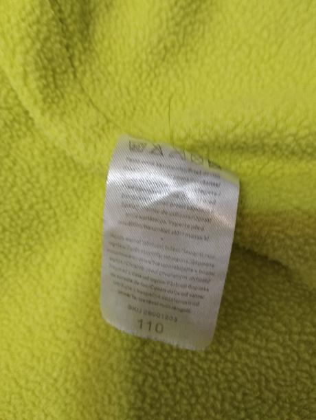 Tmavomodra s pistaciovou bundicka, 110