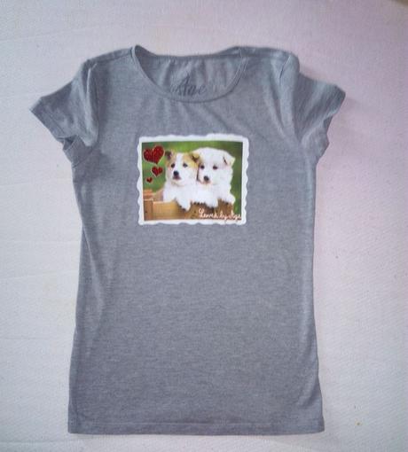 Šedé tričko s obrázkom psíkov, s