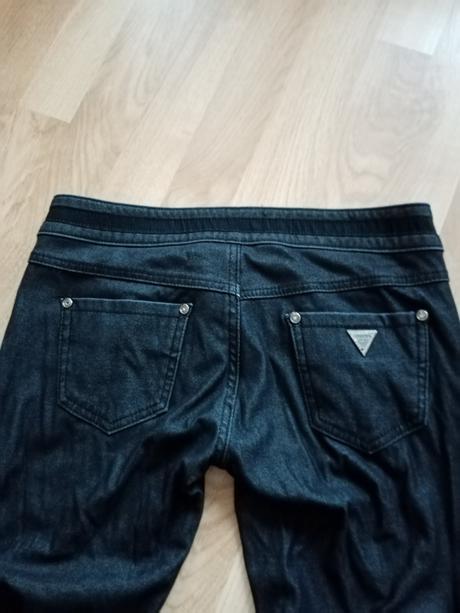 Džeginsy na zapínanie čierne, s