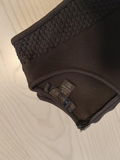 Čierne elegantné sexi šaty, 38