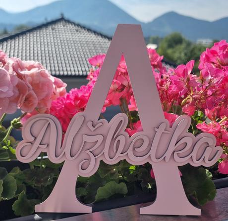 Drevene pismenka s manami, 