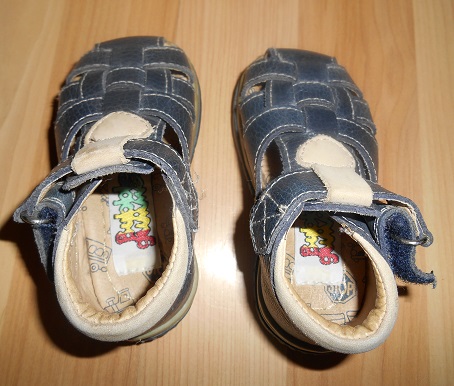 Koženné sandaliky, baťa,20