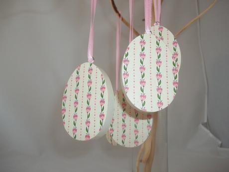 Drevené vajíčko s ružovou stužkou,