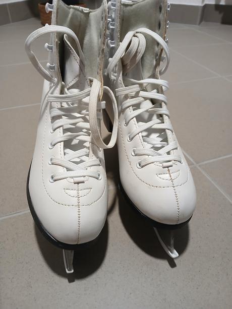 Korčule na ľad, crowned,37