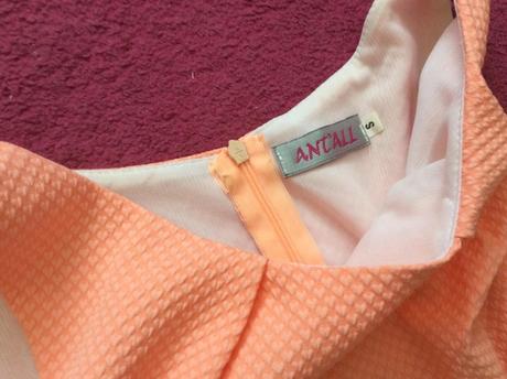 Broskyňové šaty, s