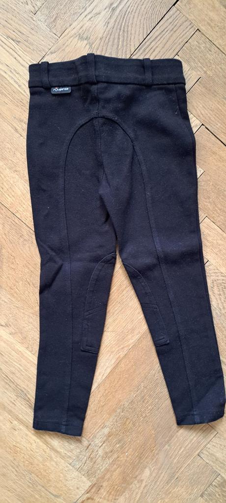 Cierne nohavice, 104